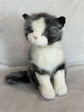 VTG 2000 Mary Meyer  Soft Plush  Grey White  Cat Realist Stuffed Toy 11” Sitting